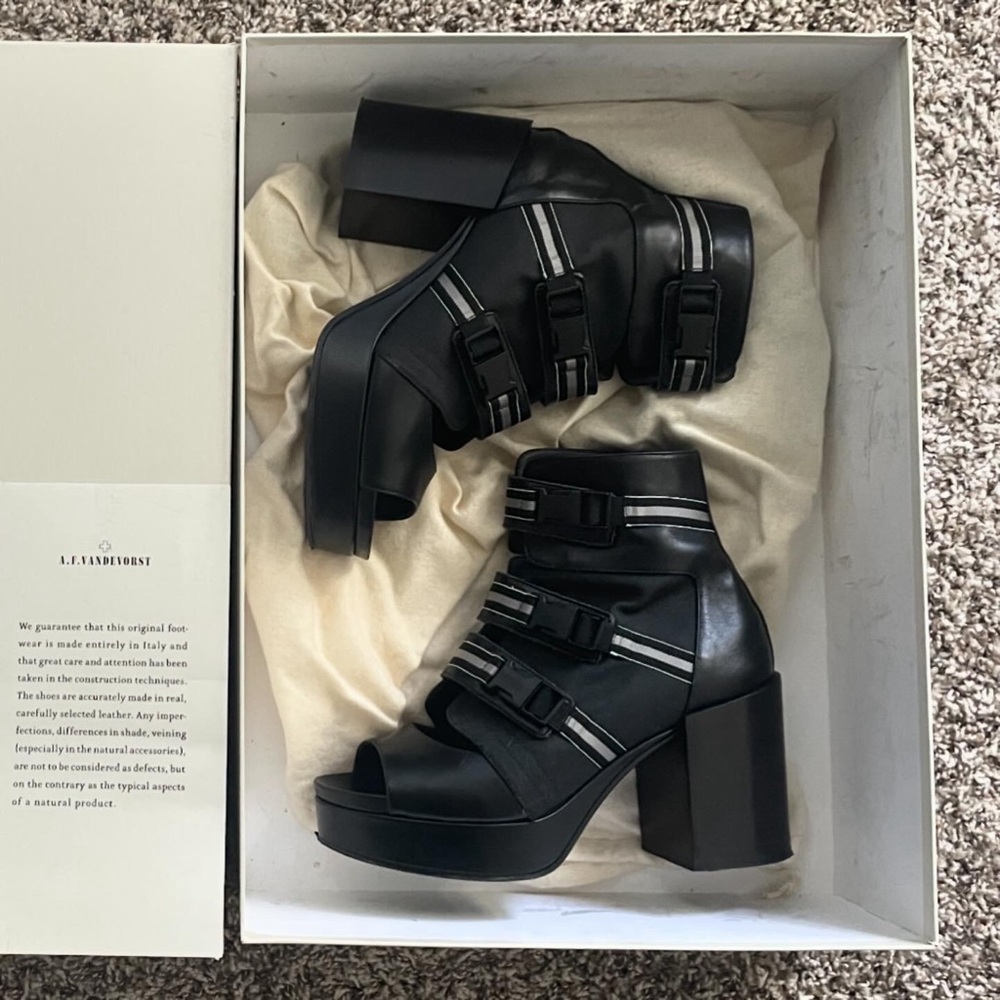A.F. vandevorst buckle block heels